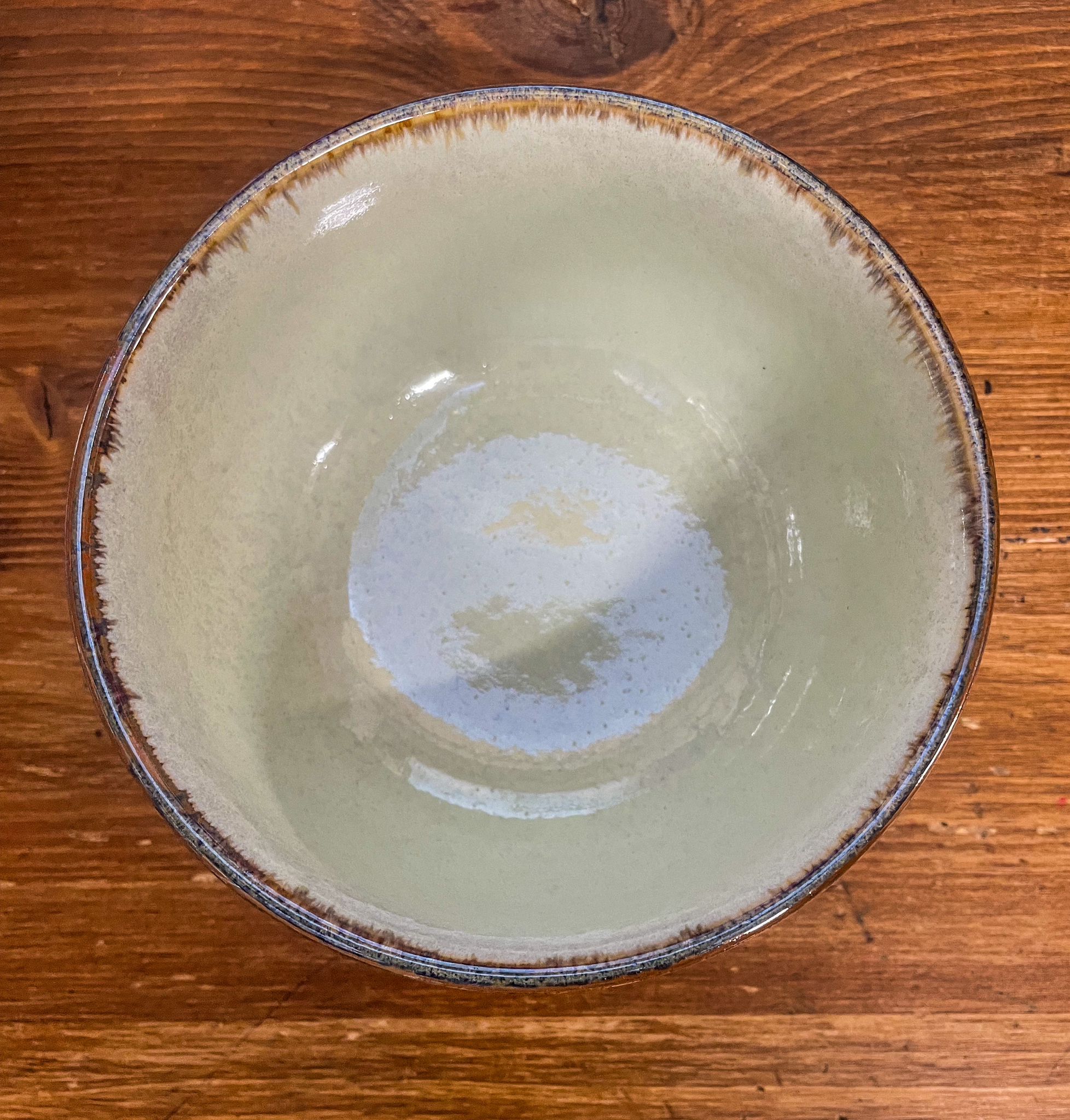 imagen de bowl blanco marrón